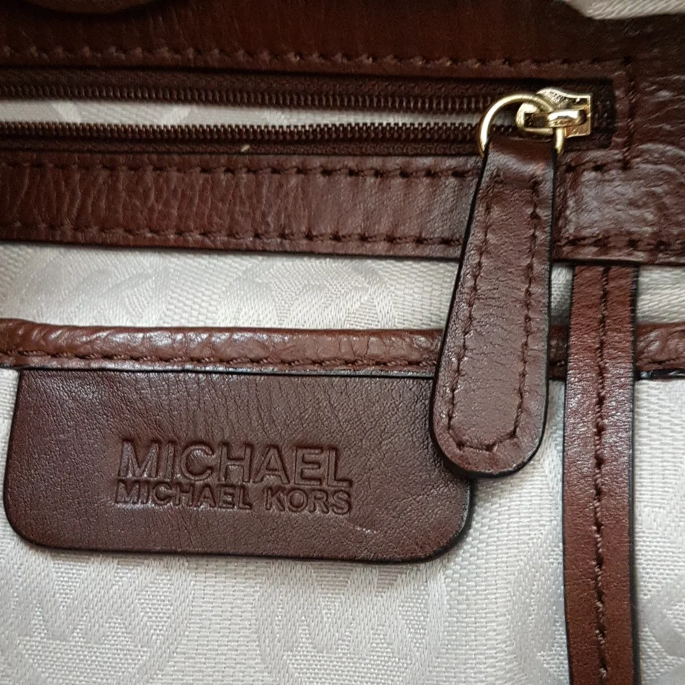 New Michael Kors Handbag - Picture 6 of 10